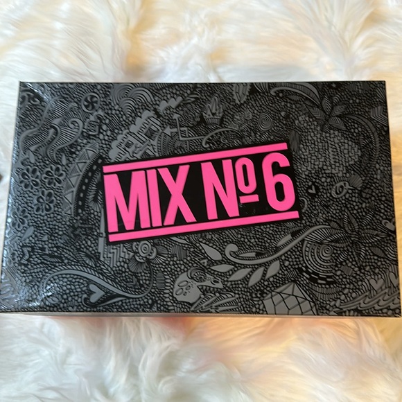 New in Box: Mix No. 6 Barbie Pump In Gold Glitter Size 8.5 | Color: Gold | - Picture 6 of 6